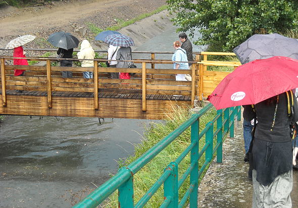 <b><i>Initiation des habitants à la faune et la flore du Canal. </b></i><br/>Photographie en couleur (Crédit : Entrelianes)