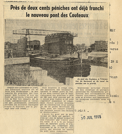 <b><i>Près de deux cents péniches ont déjà franchi le nouveau pont des Couteaux / Nord éclair.</b></i><br/>Article de journal (Médiathèque municipale de Roubaix)