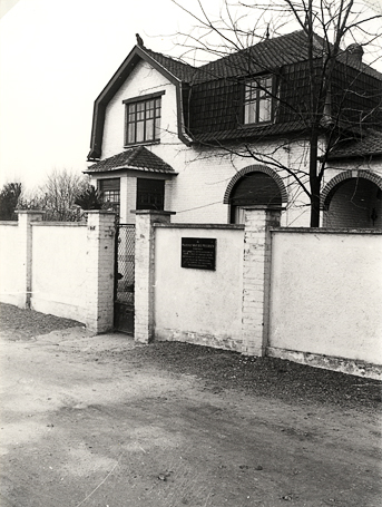<b><i>La maison de Maxence Van der Meersch.</b></i><br/>Photographie noir et blanc (Médiathèque municipale de Roubaix)