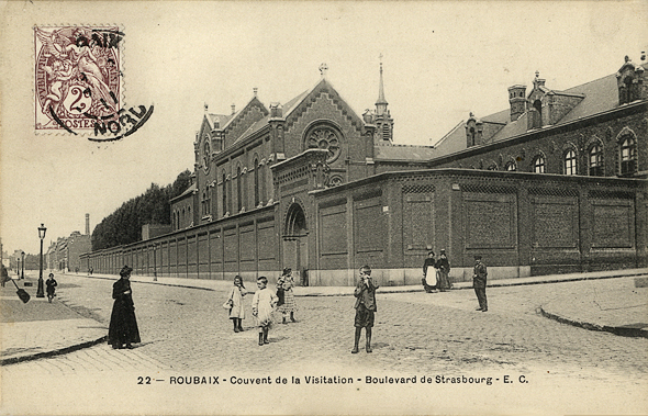 <b><i>Le couvent de la Visitation.</b></i><br/>Carte postale noir et blanc (Médiathèque municipale de Roubaix)